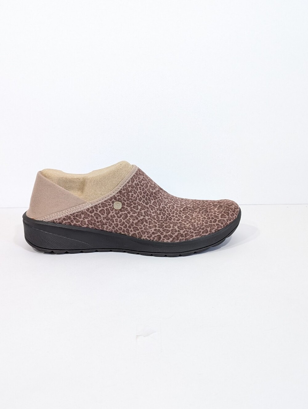 BZees Getaway Sneakers 8.5 Women NEW Animal Print Slip on Shoes comfort